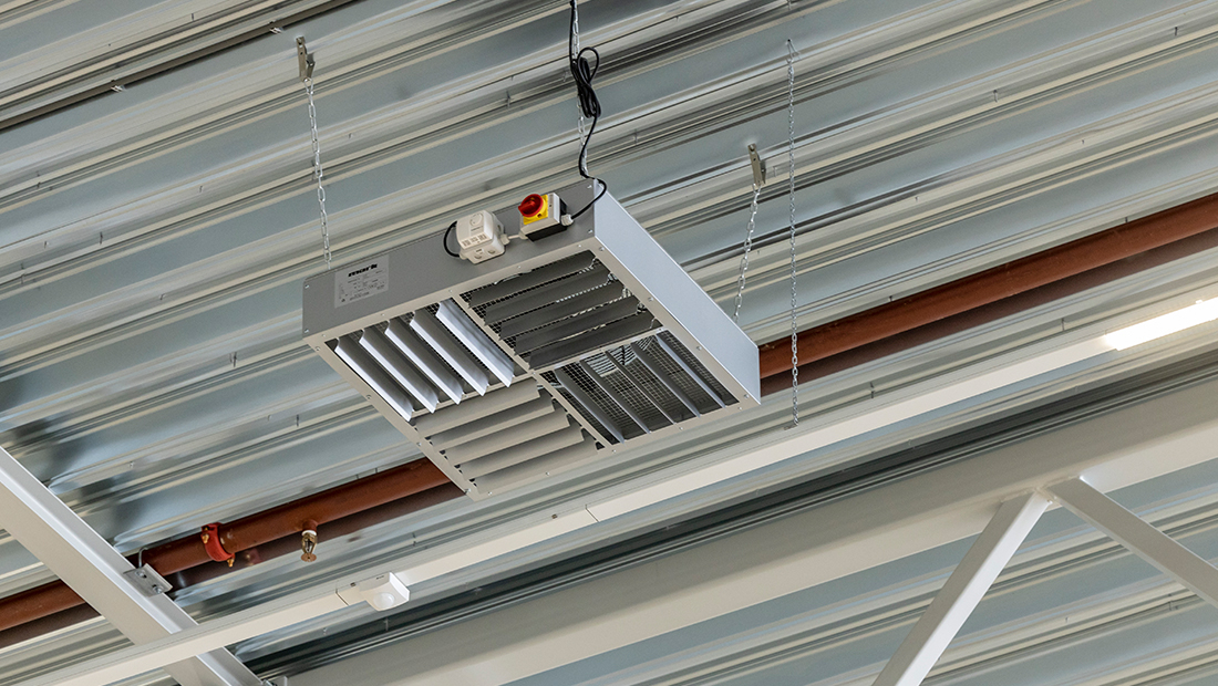 Dix ventilateurs de recirculation ECOFAN W ont été installés en combinaison avec les aérothermes HR. Cette combinaison assure un confort optimal ainsi qu