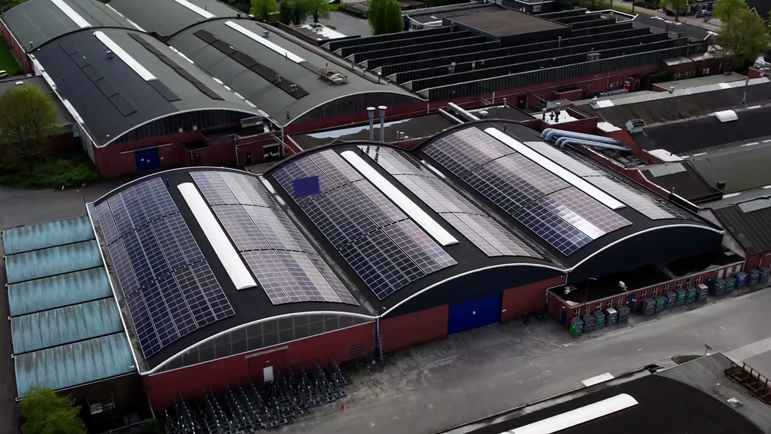 970 panneaux solaires installés sur le hall de l